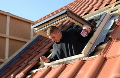 Pose de fenêtres de toit Velux à Sarroux - Saint Julien
